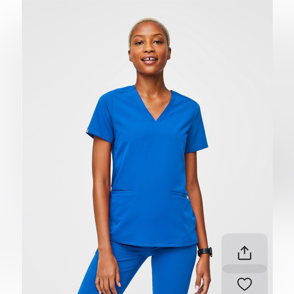 Casma Three Pocket Scrub Top